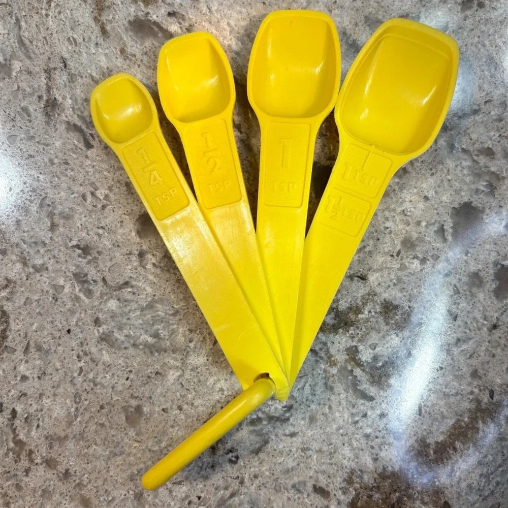 Tupperware vintage measuring